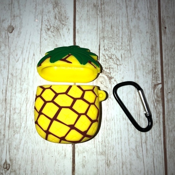 PINEAPPLE Silicone AirPod Case W/ Keychain - Picture 3 of 6